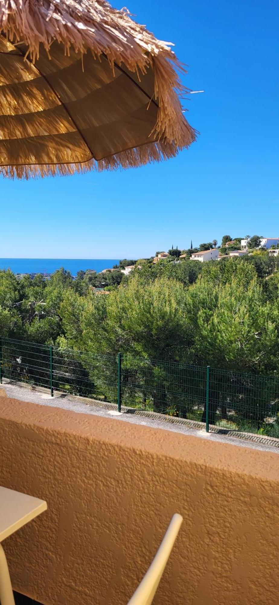 Appartement En Residence Avec Piscine Bandol Bagian luar foto